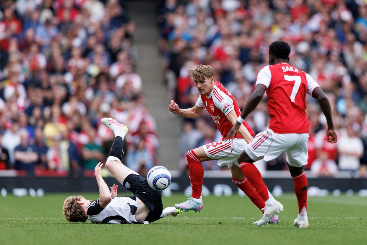 苹果手机-包含阿森納射手取得穩定進球，為球隊屢獲勝利的词条