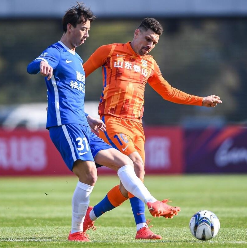 外援在比赛中展现出色表现,助球队取胜 外援在比赛中展现出色表现,助球队取胜