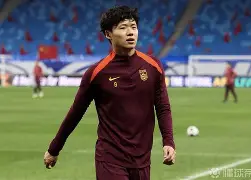 澳大利亚球员破门得分,带领队伍晋级 澳大利亚球员破门得分,带领队伍晋级