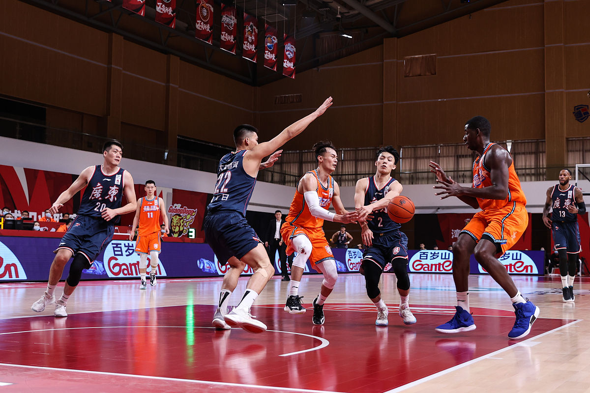 主教练布置战术得力,球队连胜气势如虹的简单介绍 主教练布置战术得力,球队连胜气势如虹的简单介绍