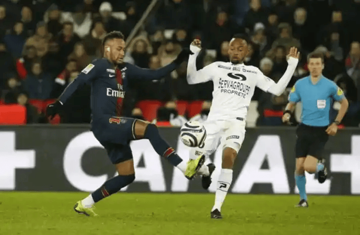 尼斯主场不敌马赛，保级形势岌岌可危